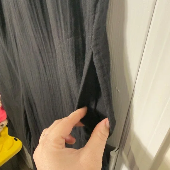 Old Navy Black Gauze Jumpsuit XL Tie Shoulder Wide Leg Cropped Romper Coastal - Picture 3 of 6